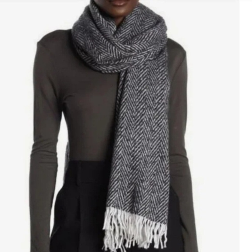 Amicale‎ Cashmere Wool Blend Herringbone Scarf in Black & White NWT 79”x25”